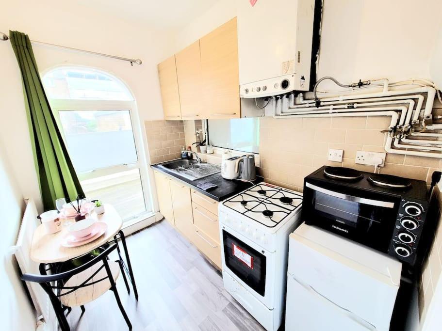 One Bedroom Apartment With A Terrace In Angel Londra Esterno foto